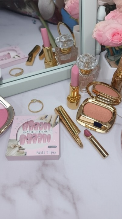 Elegant Salon-Style Press-On Nails for Parties, Weddings & Everyday Fashion